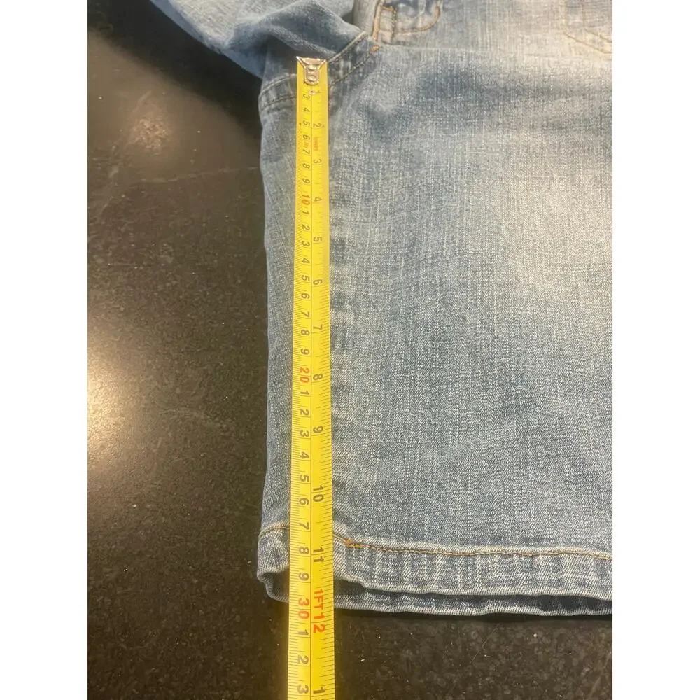 Bill Blass Jean Shorts, light wash Bermudas size 10
